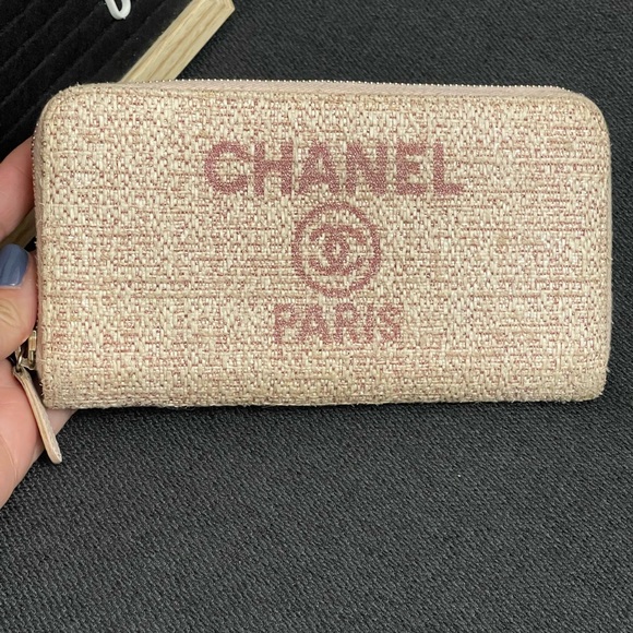 CHANEL Pink/gold Tweed Deauville Zippy Wallet with Gold Hardware - Picture 1 of 16